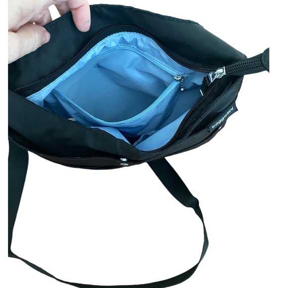 Baggallini Cross Over Crossbody black bag RFID Protection - Picture 8 of 16